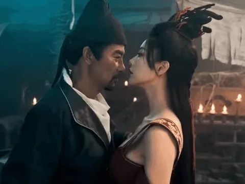 Xuất hiện cặp đôi lệch nhau 30 tuổi bị chê như bố con, nhà gái là "bình hoa di động" diễn dở có tiếng