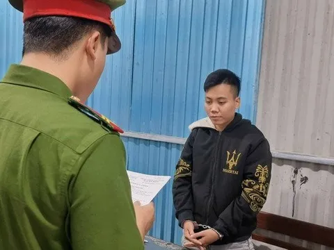 Cô gái 19 tuổi cầm đầu nhóm đua xe, xịt hơi cay chống trả công an