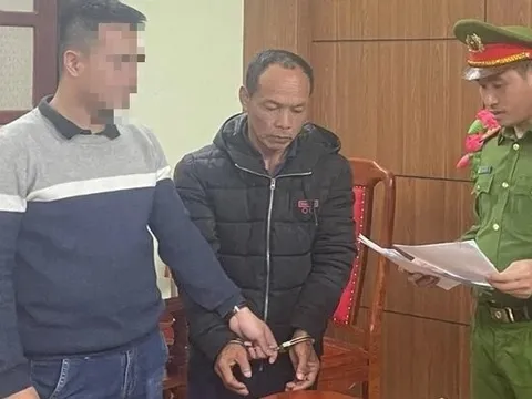 Bắt giám đốc giấu gần 1 tạ thuốc nổ dưới gầm giường của công nhân