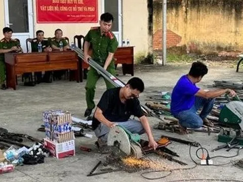 Lâm Đồng: Công an tiêu hủy nhiều vũ khí tự chế, hung khí nguy hiểm