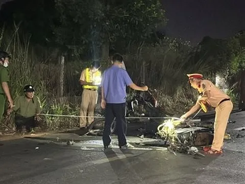 Bình Thuận: 2 xe máy vỡ nát sau cú tông đối đầu, một người tử vong