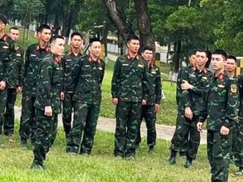 Rò rỉ ảnh 8 nghệ sĩ Sao nhập ngũ 2024: MONO, Mai Tài Phến cùng "gánh hài" lầy lội chẳng kém Độ Mixi