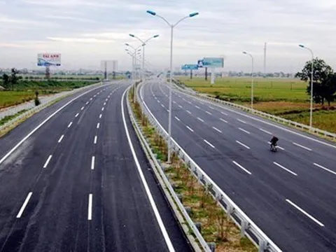 Rà soát nâng tốc độ cao tốc 4 làn xe lên 90km/h