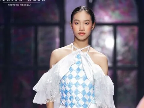 Người mẫu Quỳnh Trang hóa nàng thơ trong show "Nắng pha lê"