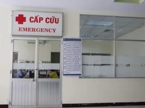 Bình Dương: Bé gái 2 tuổi bỏng nặng do nước sôi từ bình siêu tốc đổ vào mặt