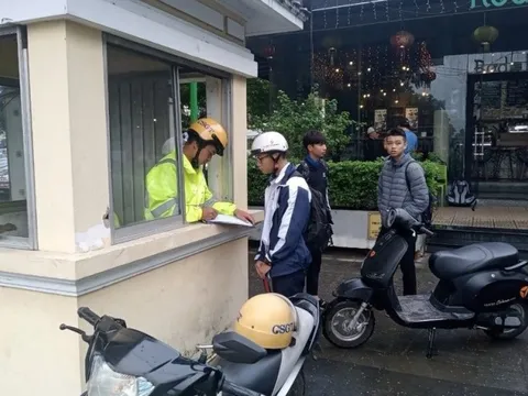 Đã bị lập biên bản xử phạt, không ít học sinh vẫn “chứng nào tật ấy”