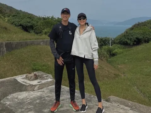 Vợ chồng Tăng Thanh Hà "trốn con" hẹn hò ở nước ngoài, vẫn giữ thói quen hơn chục năm nay khi chụp ảnh chung