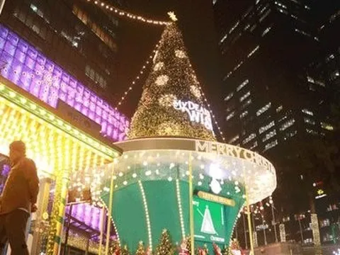 Phố phường Hà Nội lung linh đón Giáng sinh, xuất hiện nhiều điểm "check-in" cực đẹp