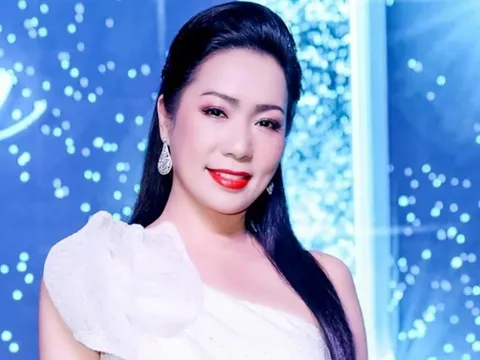 Á hậu đầu tiên ở Việt Nam được phong tặng danh hiệu NSND