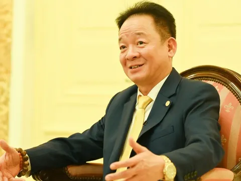 Chuyện bầu Hiển sản xuất 2.000 xe máy/ngày, tiền đủ mua nguyên cả khu phố, ‘mua đứt’ một ngân hàng không cần mặc cả