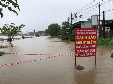 Quảng Ngãi công bố tình huống khẩn cấp sạt lở núi, bờ sông