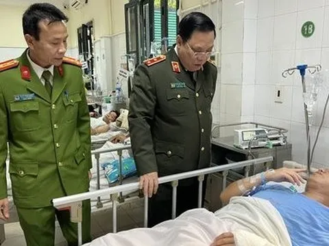 Giám đốc Công an Hà Nội thăm hỏi Thượng úy CSCĐ bị gãy chân, tay