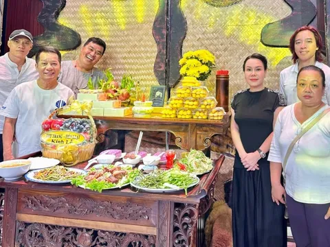 Việt Hương làm đám giỗ 3 năm nghệ sĩ Chí Tài, Hoàng Mập xúc động chia sẻ những điều phía sau