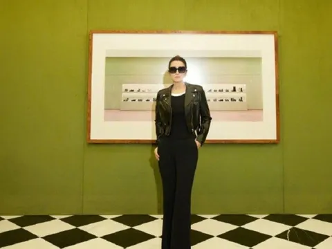 Xuất hiện tại sự kiện, sao nữ U60 khiến dân mạng trầm trồ vì sắc vóc