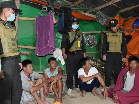 150 chiến sĩ ập vào bắt 28 đối tượng khai thác khoảng sản trái phép