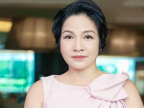 Mỹ Linh khiến khán giả bất ngờ khi nhào lộn trên sân khấu