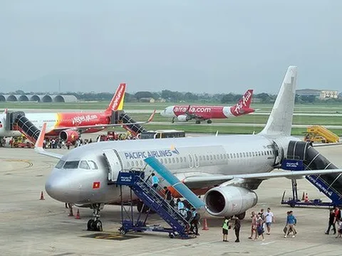 Chưa đến Tết đã hết vé máy bay giá 'mềm', khách đổ xô đi tàu hỏa