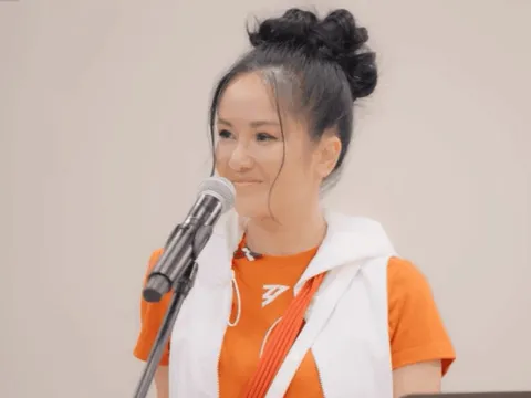 Diva Hồng Nhung lộ vẻ bất lực và lắc đầu khi nghe Hà Kino cất giọng hát, Giang Hồng Ngọc bị "vạ lây"!