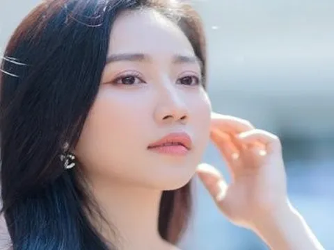 Huỳnh Hồng Loan tiết lộ bí quyết dáng đẹp tự tin diện áo tắm, không cần "bóp" hình