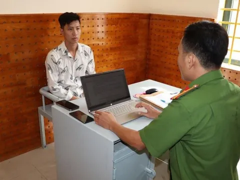 Khởi tố 2 đối tượng giả danh công an dùng súng tự chế cướp tài sản