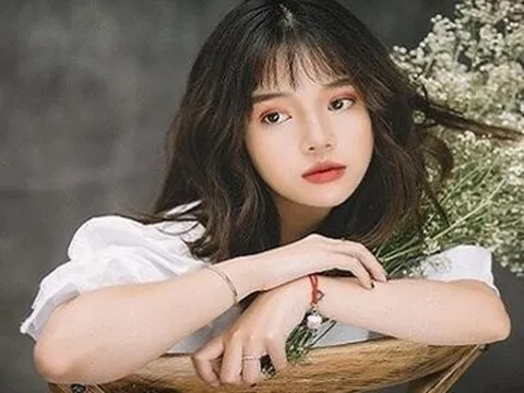 Linh Ngọc Đàm từng trang điểm đậm, dùng mi giả che lại vì nhấn mí hỏng