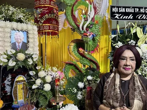 NSND Lệ Thủy nghẹn ngào tiễn biệt "Tư Ếch Văn Hường"