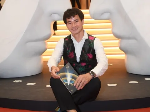 Nghệ sĩ Xuân Bắc xuất hiện trên thảm đỏ: "Được mời tham dự Gala Human Act Prize 2023 tôi thích lắm"
