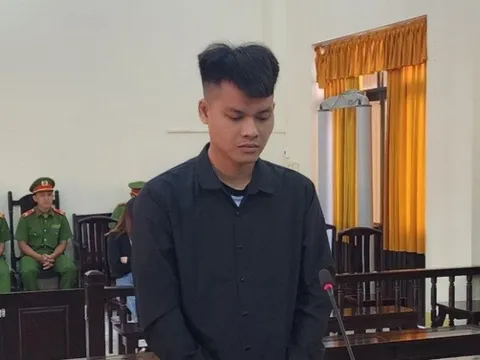 Lãnh 9 năm tù vì mua bán tàng trữ trái phép vũ khí quân dụng