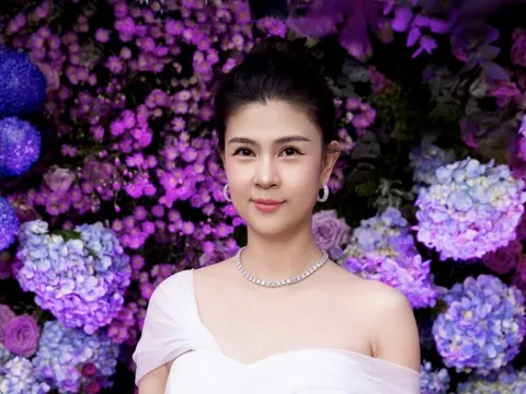 Sau 11 năm ly hôn Phước Sang, Kim Thư tay trắng thành bà chủ, cuộc sống giàu có, hạnh phúc bên bạn trai