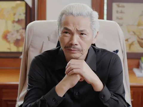 “Người cha khó tính” của Huyền Lizzie sở hữu gia tài phim ảnh đồ sộ, cuộc sống hạnh phúc đáng ngưỡng mộ ở tuổi 62