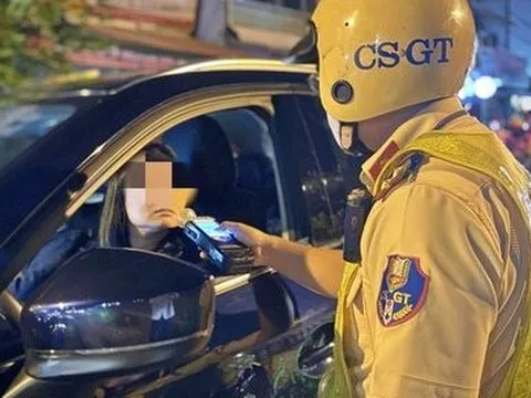 Công an Tp.HCM khẳng định, CSGT thay ống thổi mới khi đo nồng độ cồn