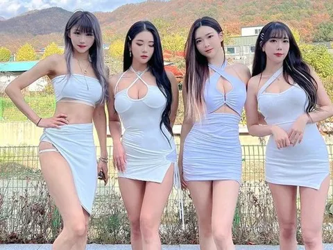 Nhóm nhạc nữ bị chỉ trích vì biểu diễn gợi dục trước học sinh