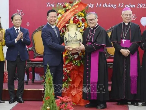 Chủ tịch nước Võ Văn Thưởng thăm, chúc mừng Giáng sinh Tổng Giáo phận Huế