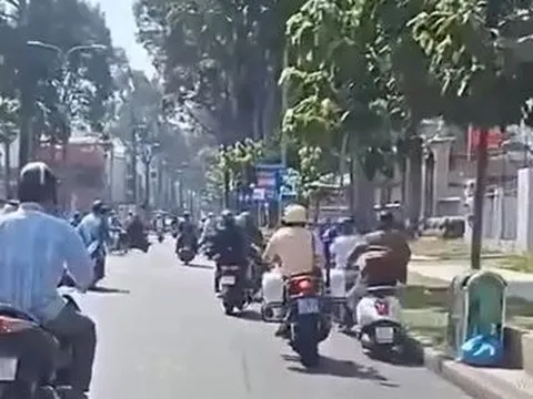Đạp vào xe người vi phạm trên phố, một CSGT bị tạm đình chỉ công tác
