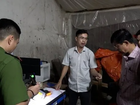 Phá chuyên án sản xuất kính xe ô tô giả nhiều thương hiệu lớn