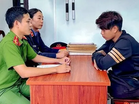 Bắt nhóm côn đồ cầm dao xông vào quán chém người ở Thừa Thiên-Huế