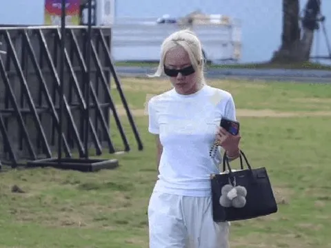 Phương Ly rạng rỡ phản hồi về nụ hôn trên biển với "bạn thân" Andree: "Hiểu lầm thôi, hiểu lầm thôi!"