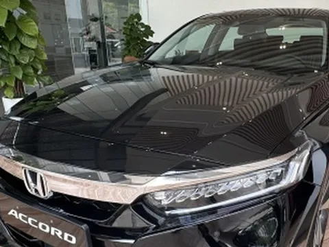 Honda Accord giảm giá sốc để xả hàng, chào đón phiên bản mới?