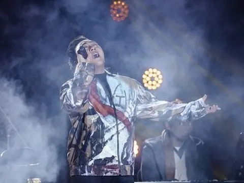 Thánh mưa Trung Quân Idol liên tục “bắn” nốt cao dù bị ốm