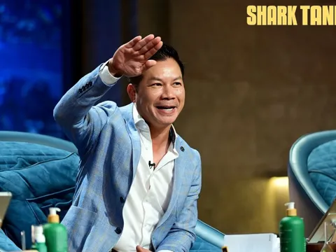Shark Hưng gặp hậu bối Bách Khoa quê xứ Nghệ, 'bắn' một loạt kiến thức khoa học nhưng không đầu tư, vì startup chỉ 'đếm doanh thu bằng excel', chứ không biết cách bán hàng