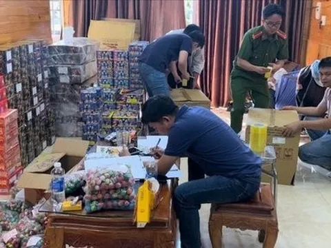 Lâm Đồng: Bắt giữ 2 đối tượng tàng trữ 623,2kg pháo các loại