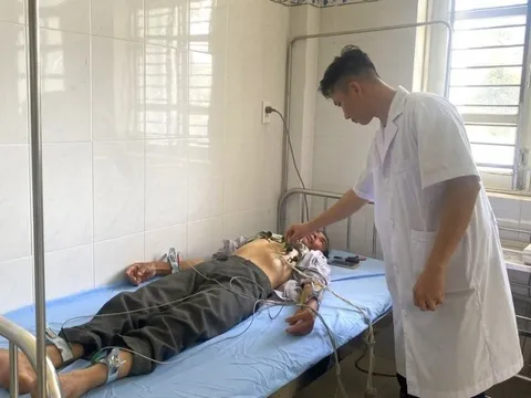 Vùng 5 Hải quân khám bệnh, cấp phát thuốc miễn phí cho người dân