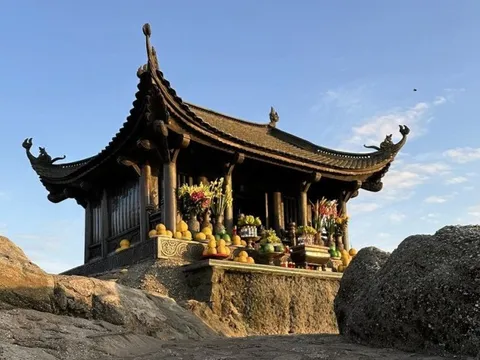 Quảng Ninh: Băng giá xuất hiện tại chùa Đồng Yên Tử sau gần 10 năm