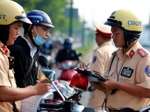 Mượn xe máy người khác mang theo 3 loại giấy tờ này, chẳng lo bị phạt