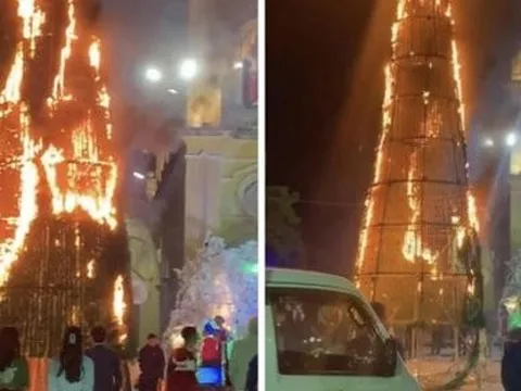 Cây thông Noel bốc cháy ngùn ngụt trong đêm Giáng sinh 