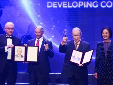 Hai chủ nhân Giải Đặc biệt VinFuture chia sẻ câu chuyện dành cả đời cho lúa gạo