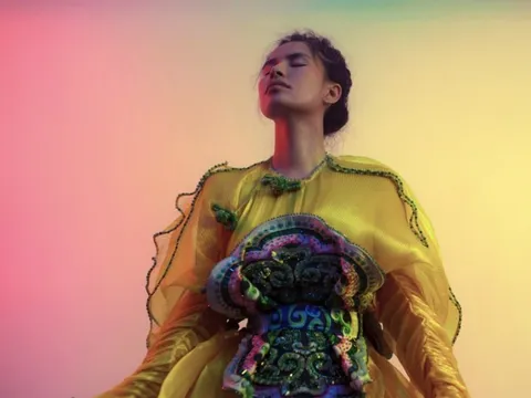 Tia-Thủy Nguyễn mang "Lấp lánh giữa bao la" đến Pháp