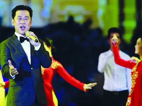 Cuộc sống viên mãn của NSND Tạ Minh Tâm bên gia đình hạnh phúc