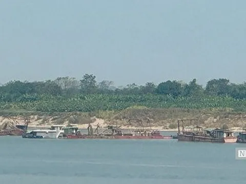 Hà Nội: Dấu hiệu khai thác cát sai phép tại huyện Ba Vì