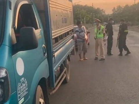 Bình Phước: Phát hiện xe tải chở hơn 1 tấn heo bệnh